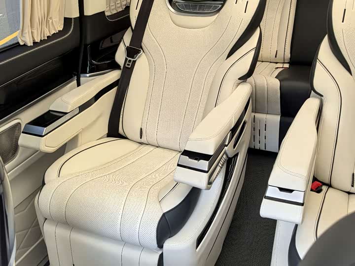 Фото 25 - Mercedes-Benz V-Class