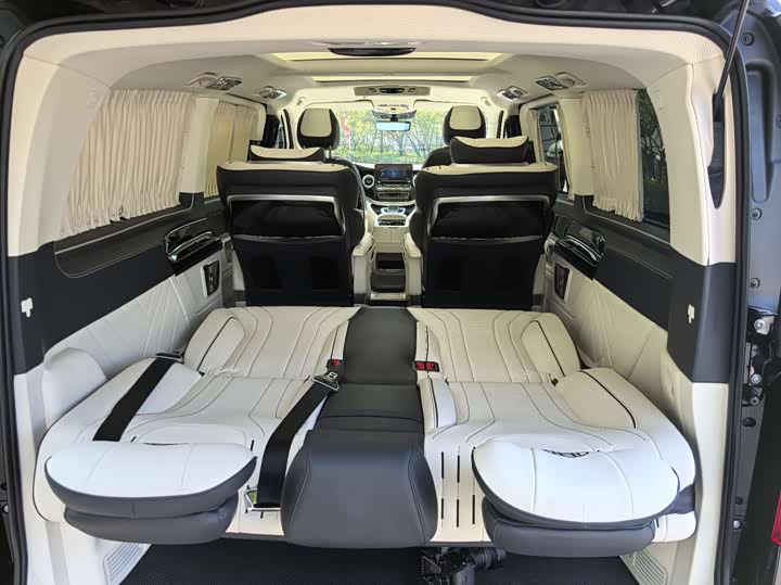 Фото 27 - Mercedes-Benz V-Class