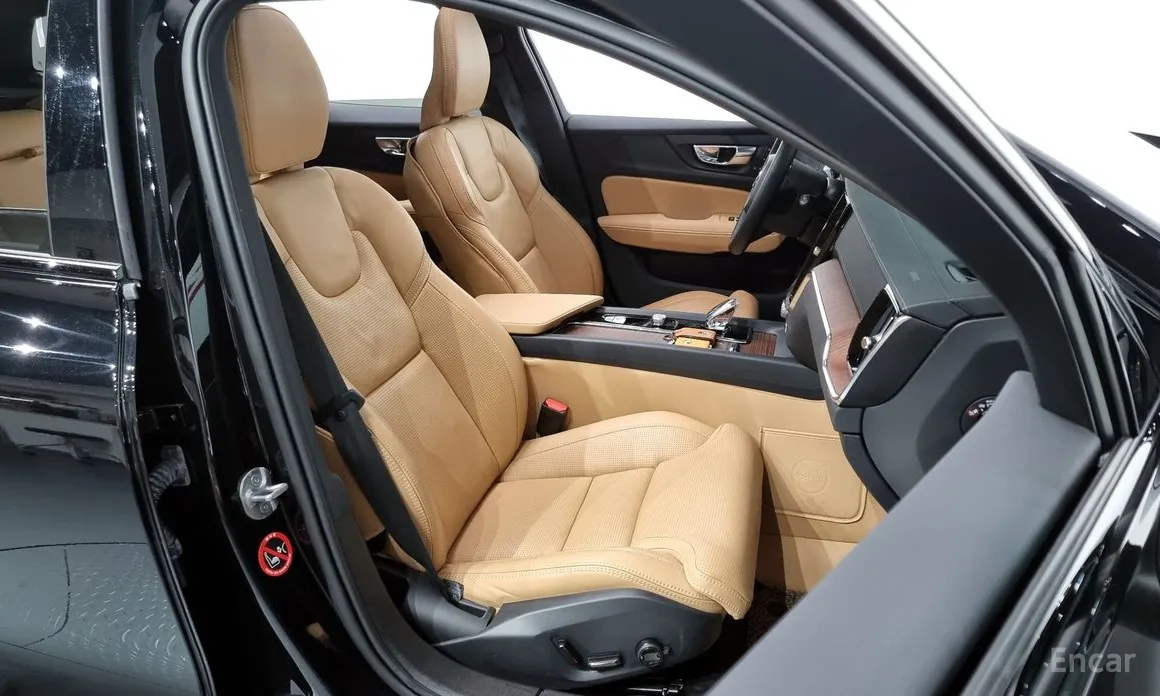 Фото 10 - Volvo V60