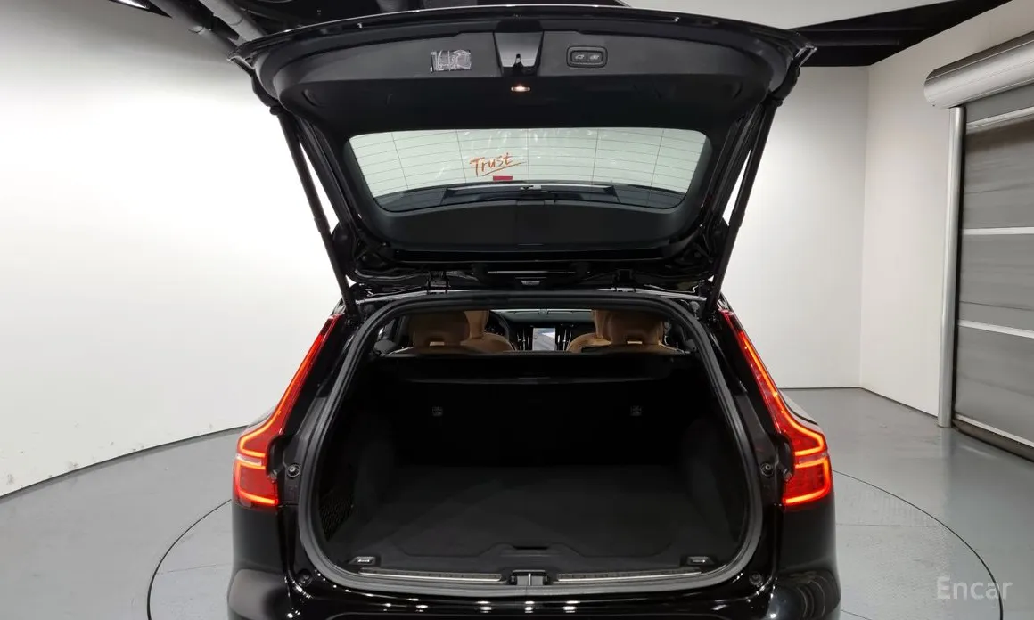 Фото 20 - Volvo V60