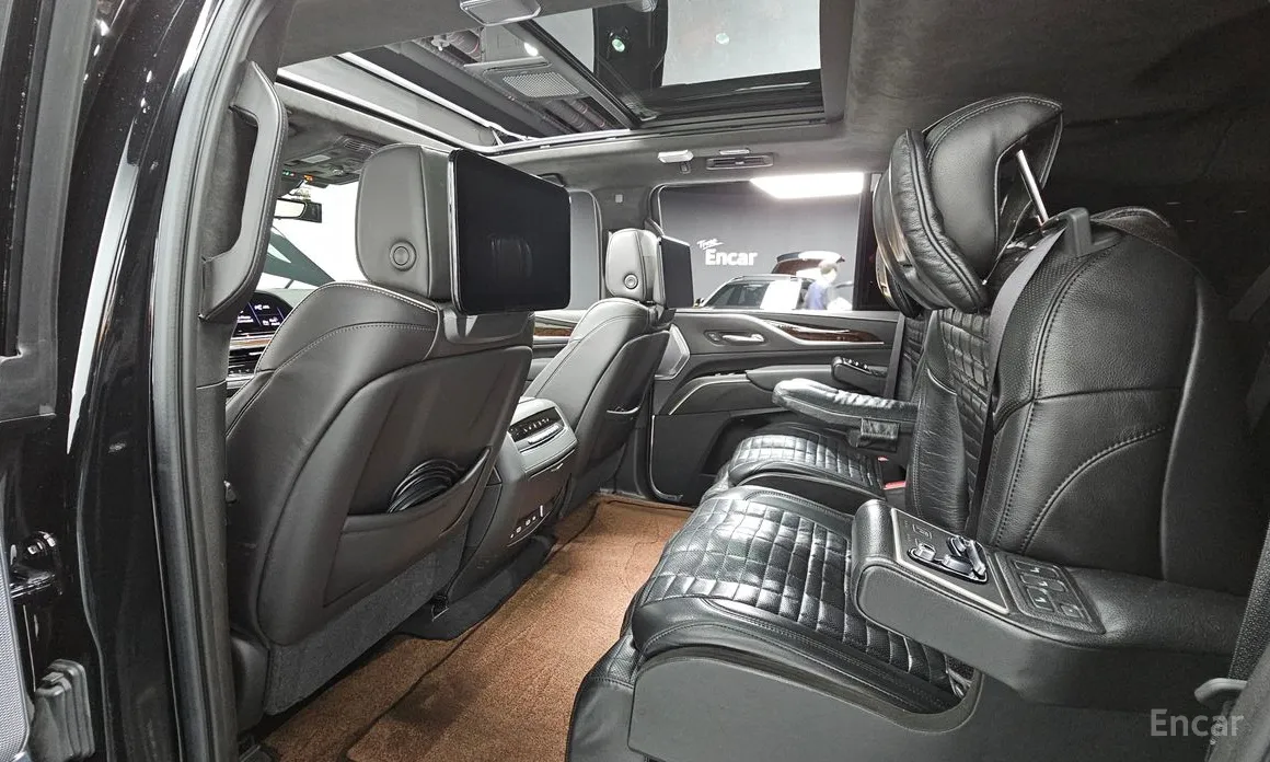 Фото 12 - Cadillac Escalade