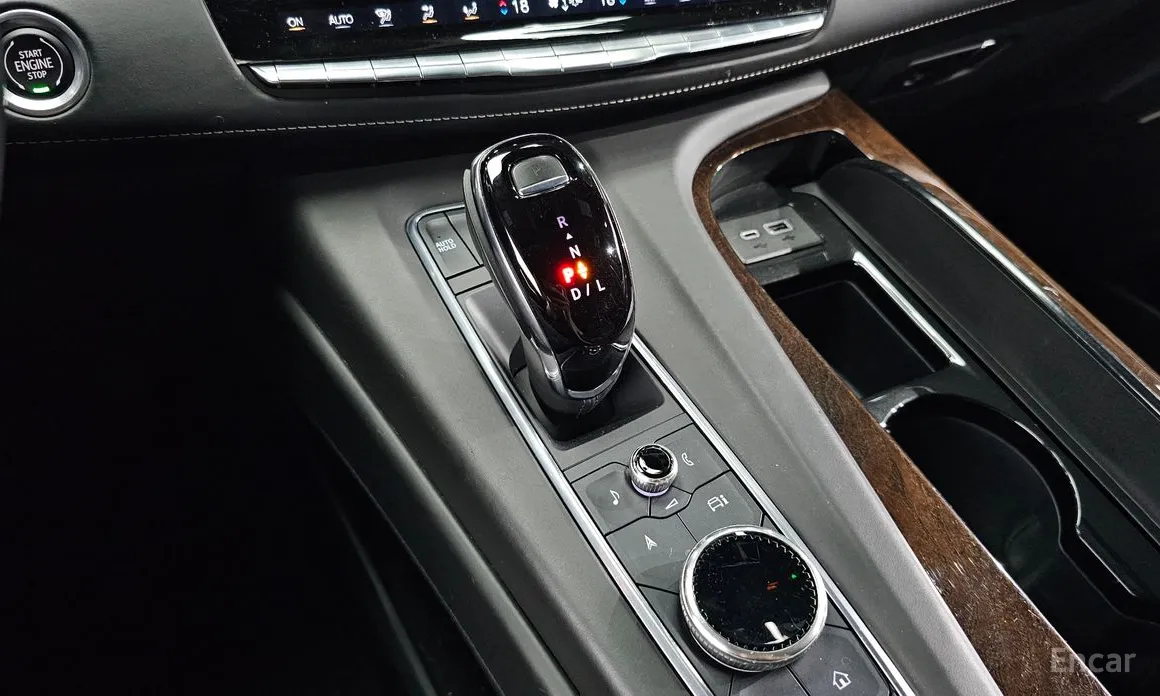 Фото 9 - Cadillac Escalade