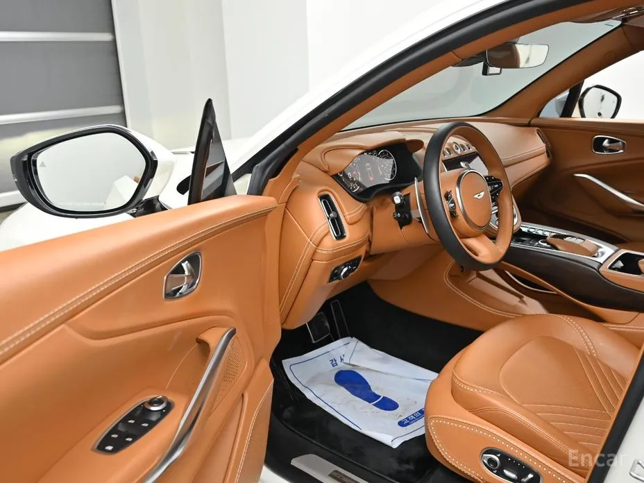 Фото 15 - Aston Martin DBX