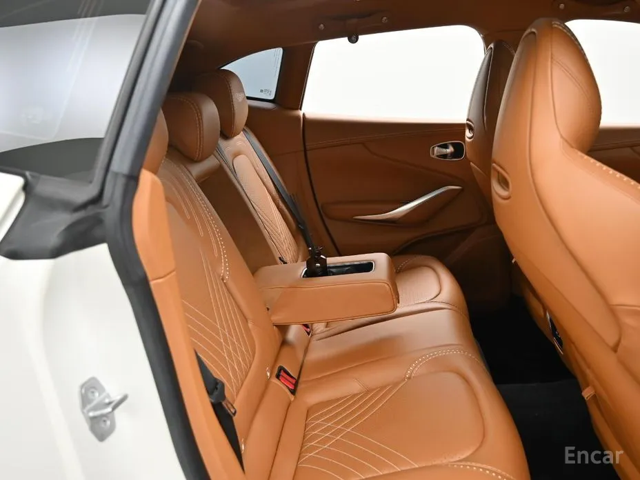 Фото 16 - Aston Martin DBX