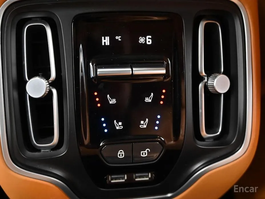 Фото 20 - Aston Martin DBX