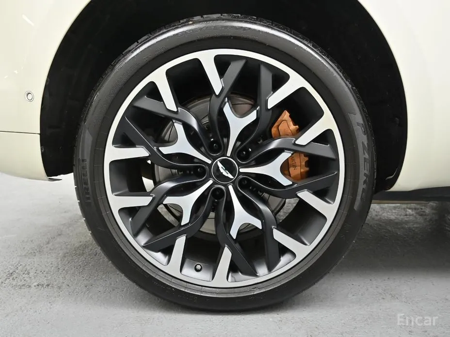 Фото 5 - Aston Martin DBX