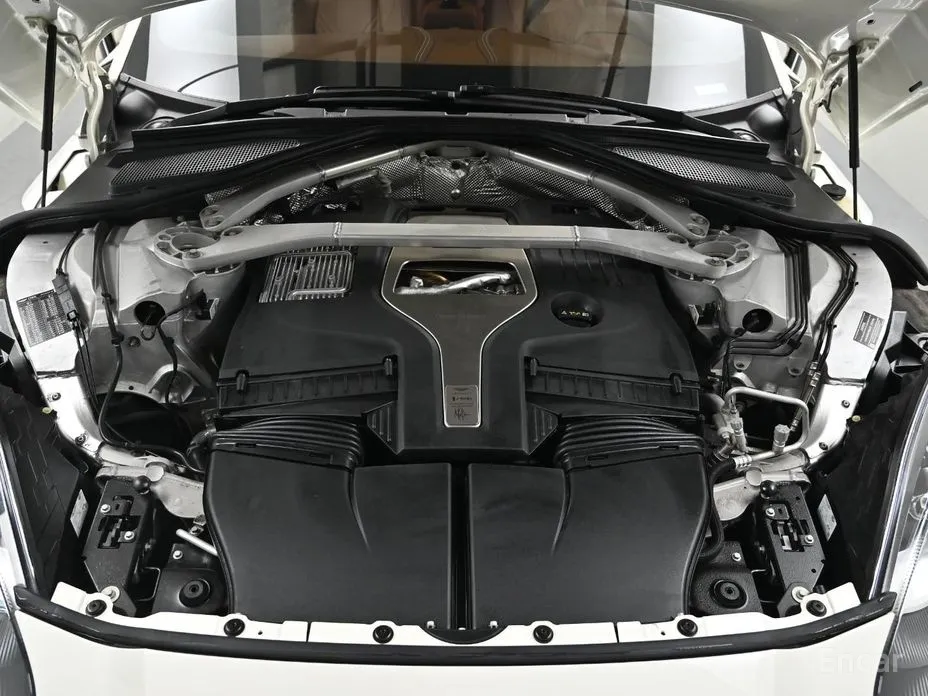 Фото 6 - Aston Martin DBX