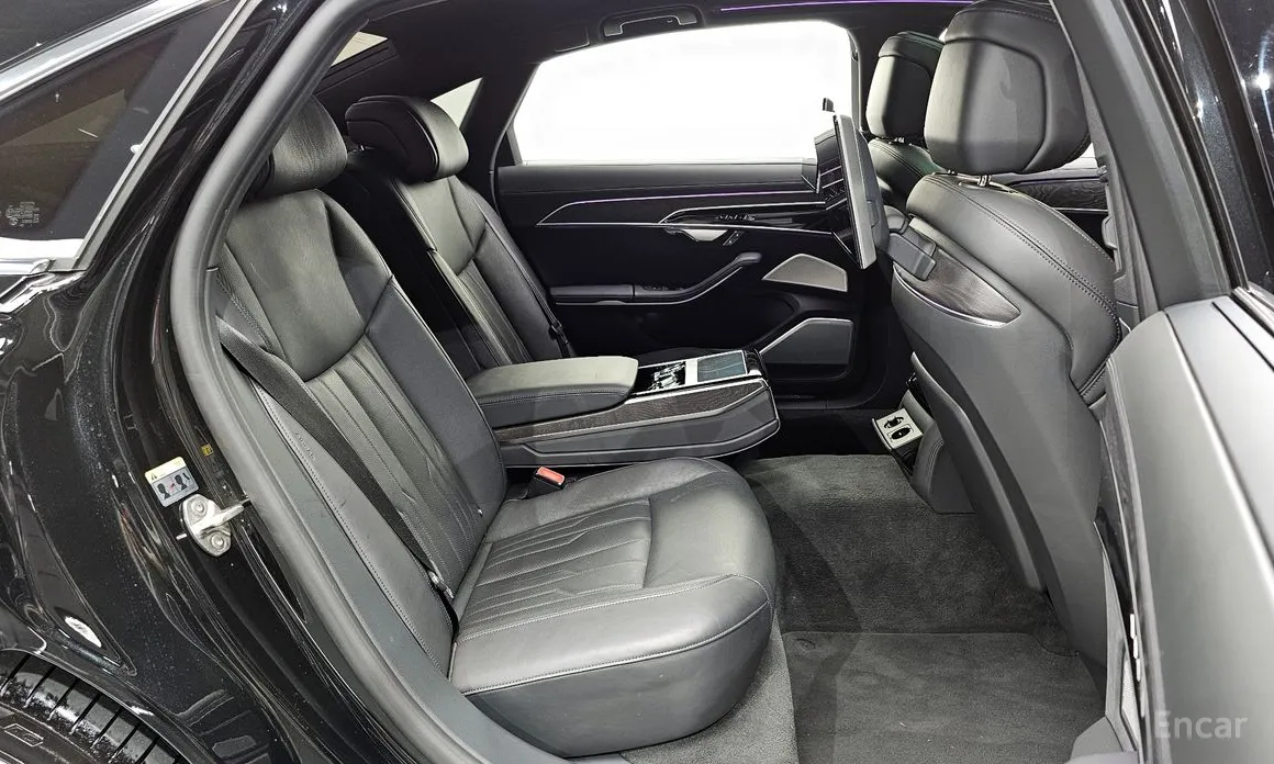 Фото 16 - Audi A8