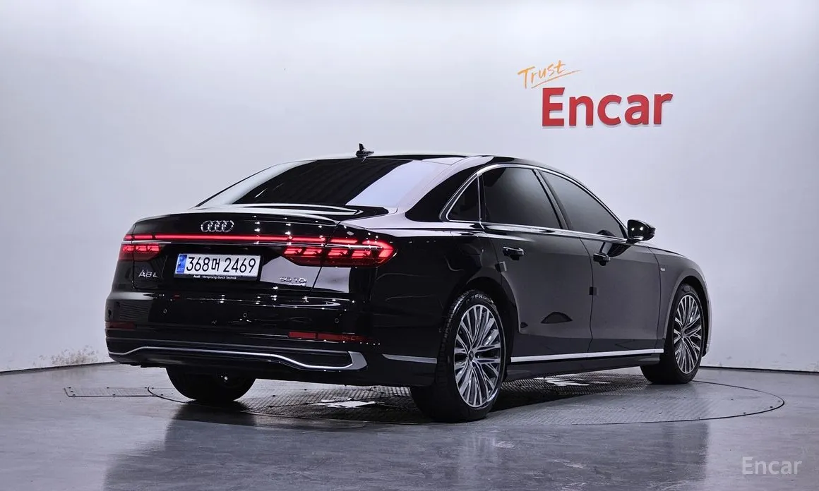 Фото 2 - Audi A8