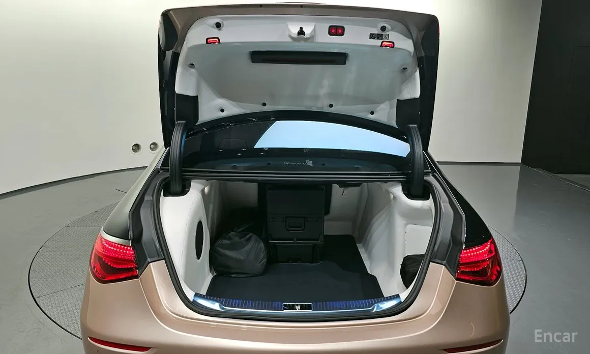 Фото 20 - Mercedes-Benz S-Class