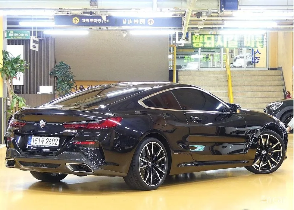 Фото 2 - BMW 8 Series