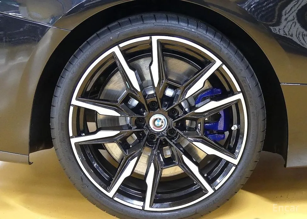 Фото 5 - BMW 8 Series