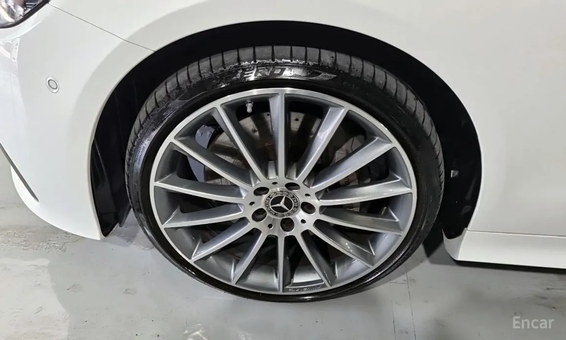 Фото 5 - Mercedes-Benz E-Class