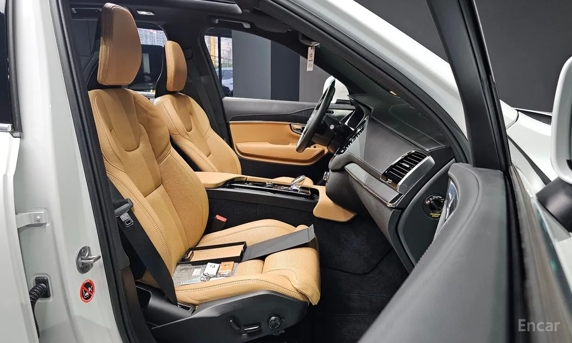 Фото 10 - Volvo XC90