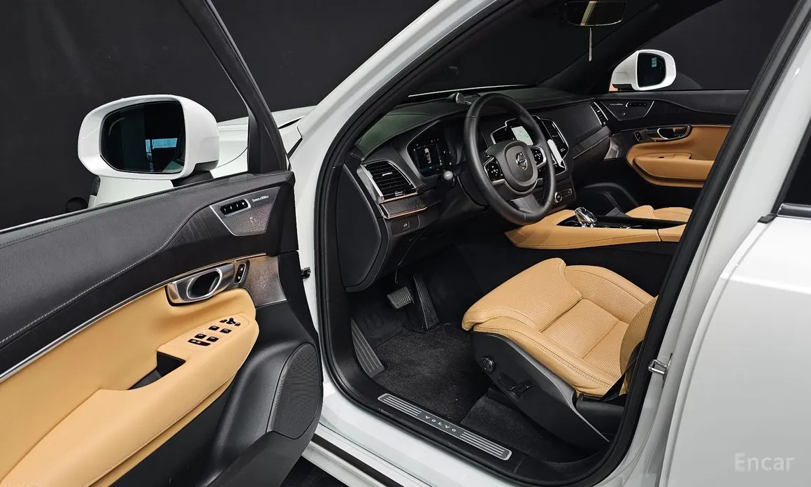 Фото 11 - Volvo XC90