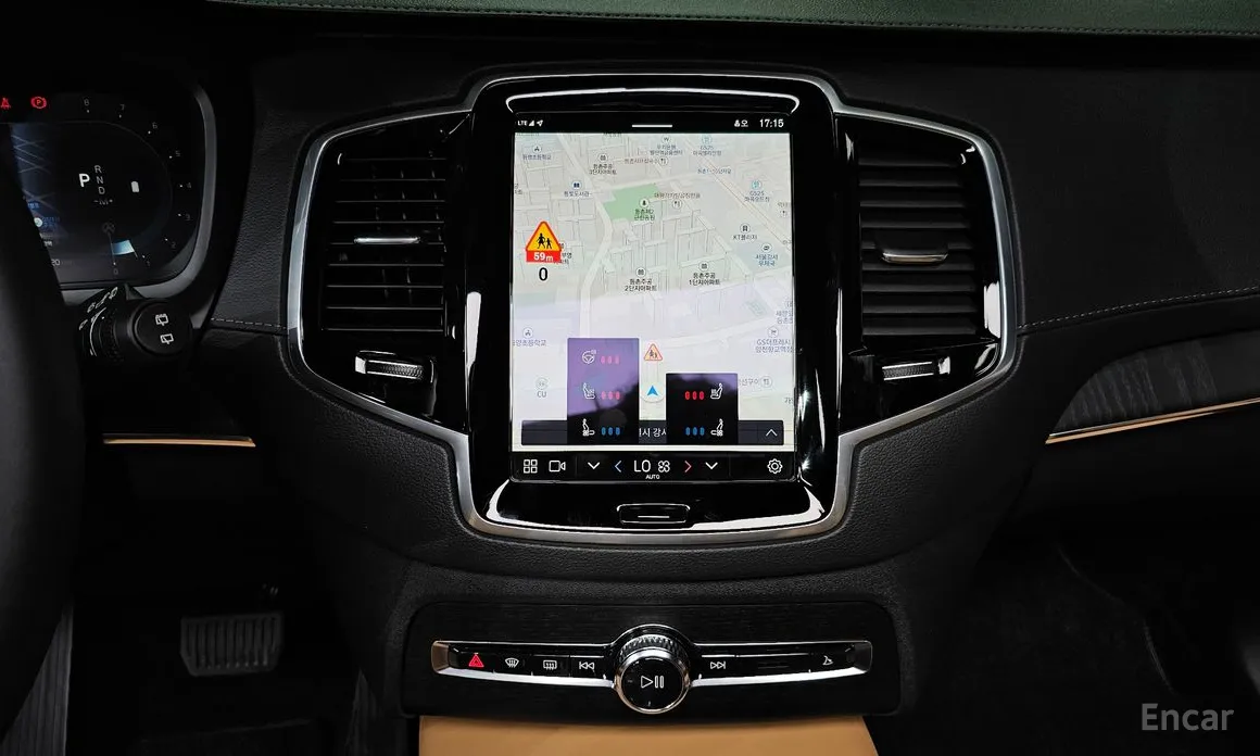 Фото 14 - Volvo XC90