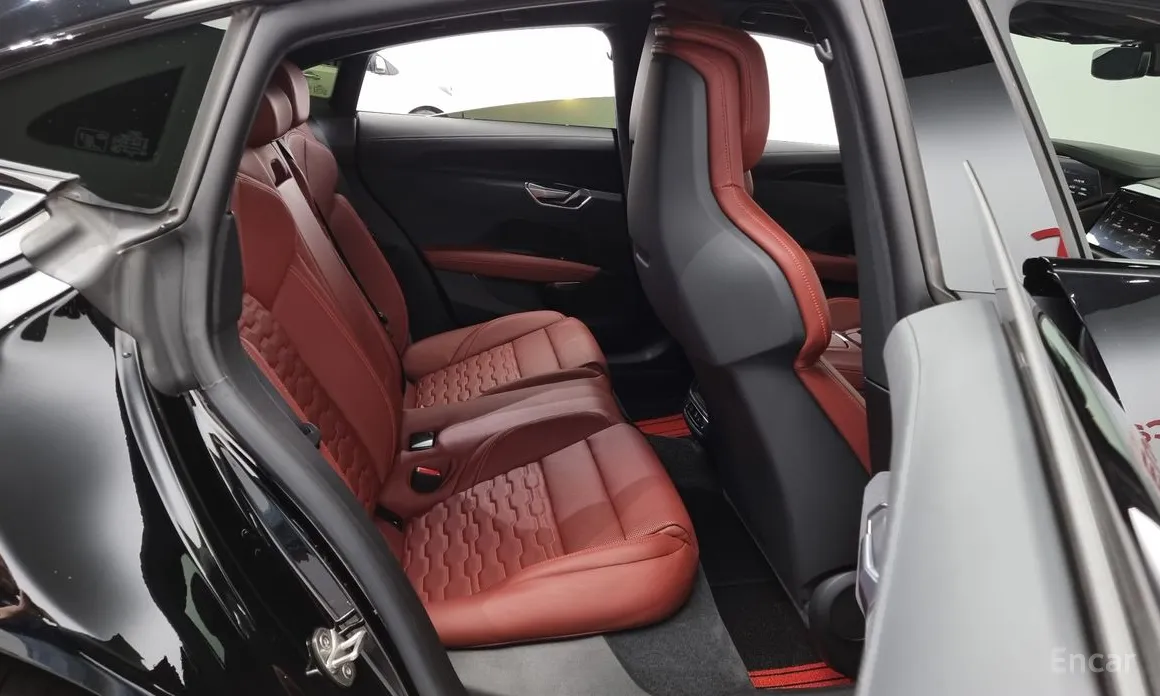 Фото 12 - Audi e-tron GT