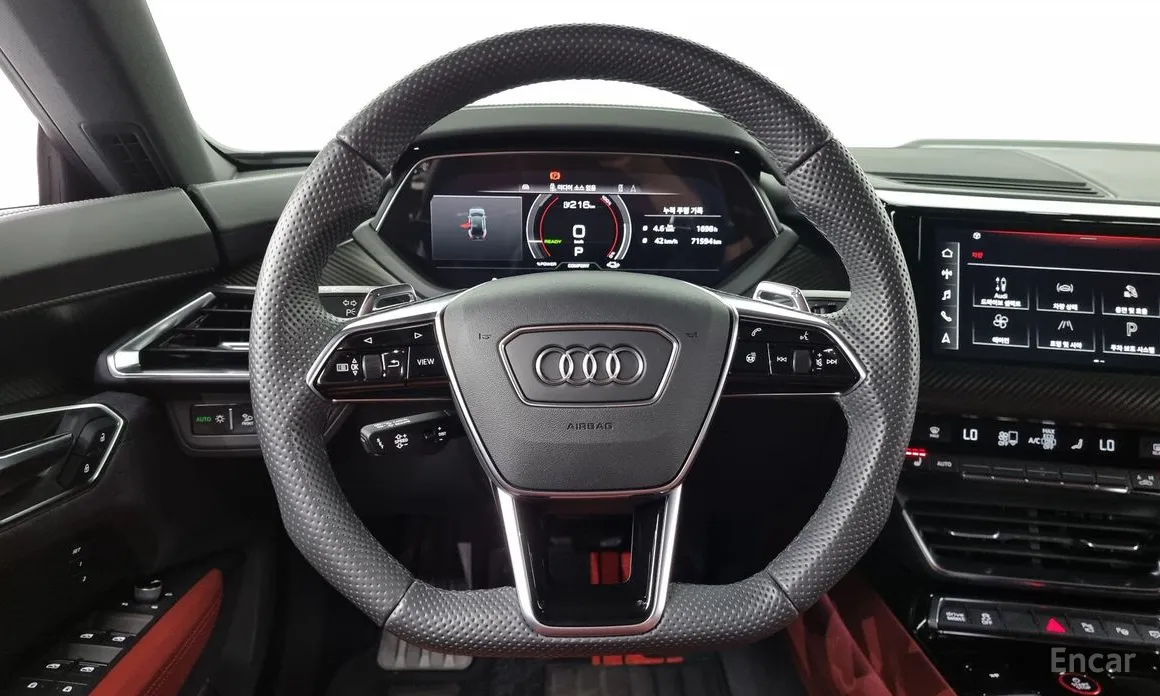 Фото 13 - Audi e-tron GT