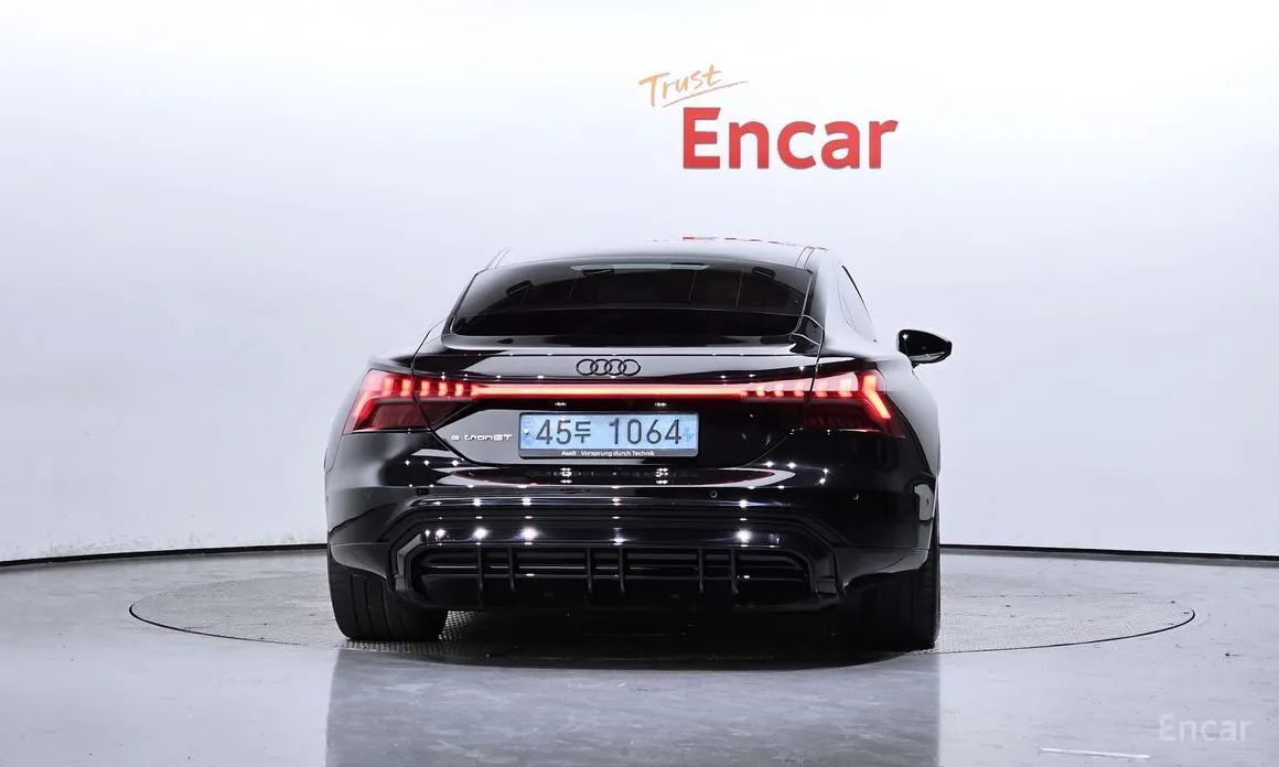 Фото 4 - Audi e-tron GT