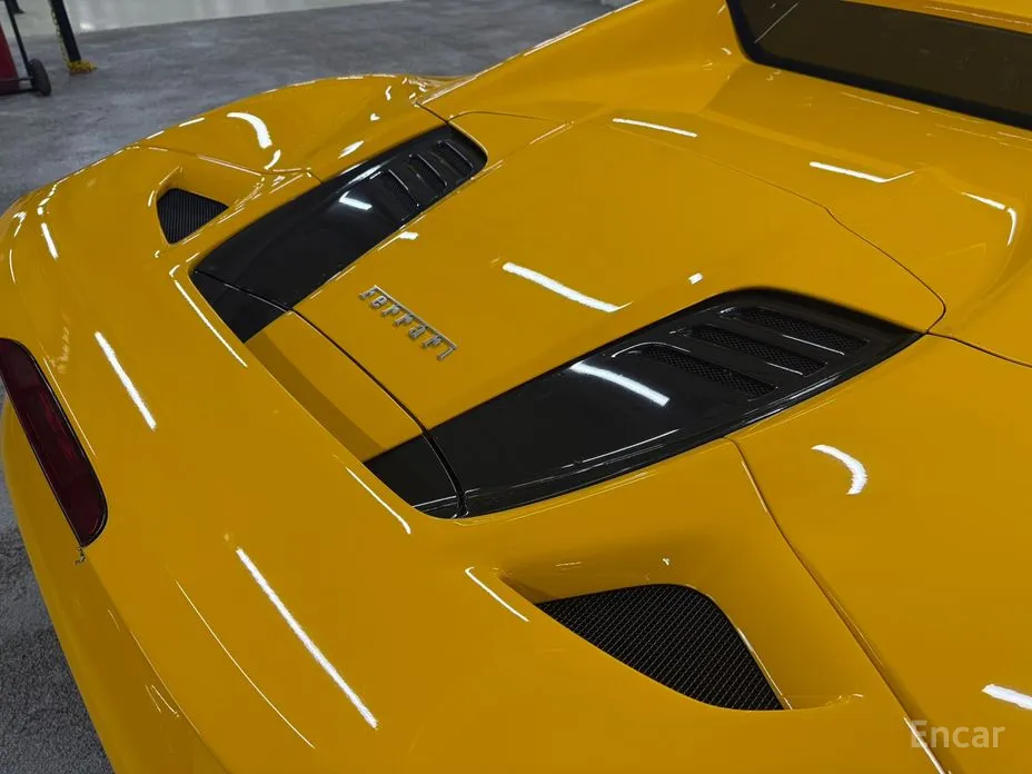 Фото 10 - Ferrari F8