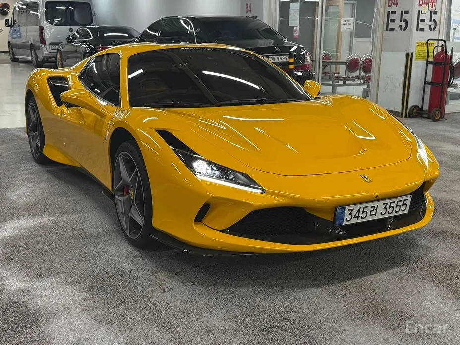 Фото 2 - Ferrari F8