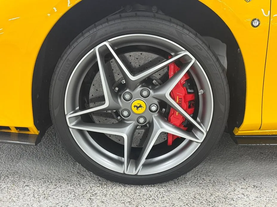 Фото 8 - Ferrari F8