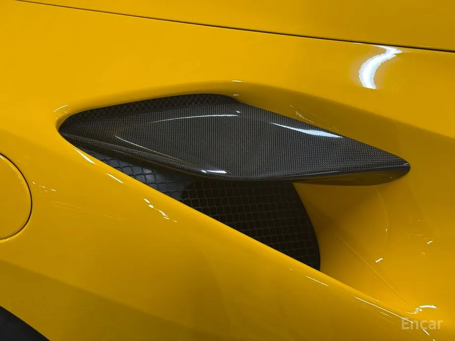 Фото 9 - Ferrari F8