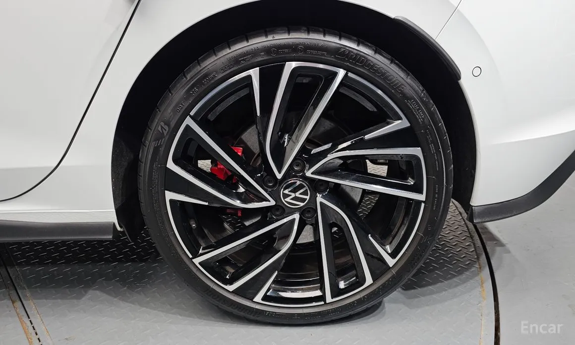 Фото 5 - Volkswagen Golf