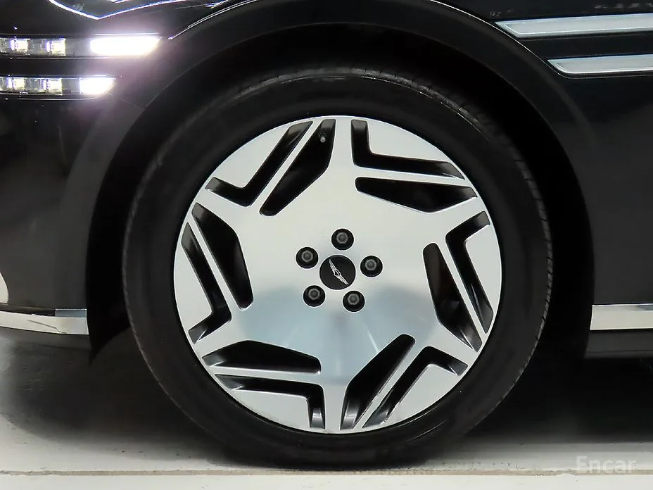 Фото 20 - Genesis G90