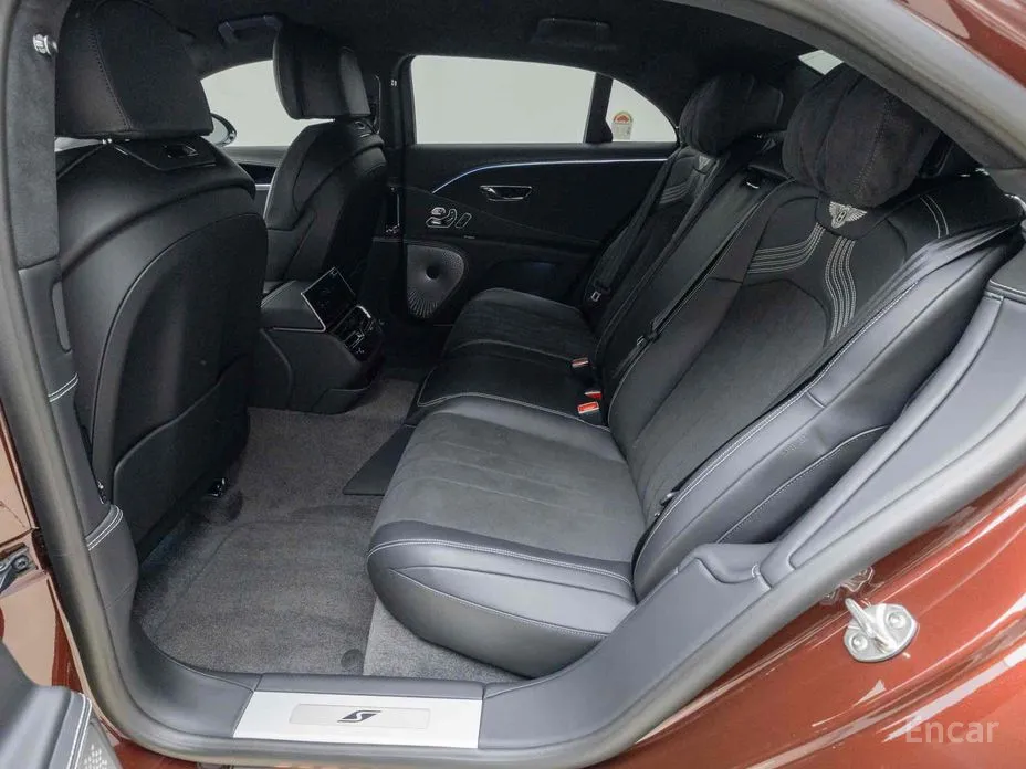 Фото 11 - Bentley Flying Spur