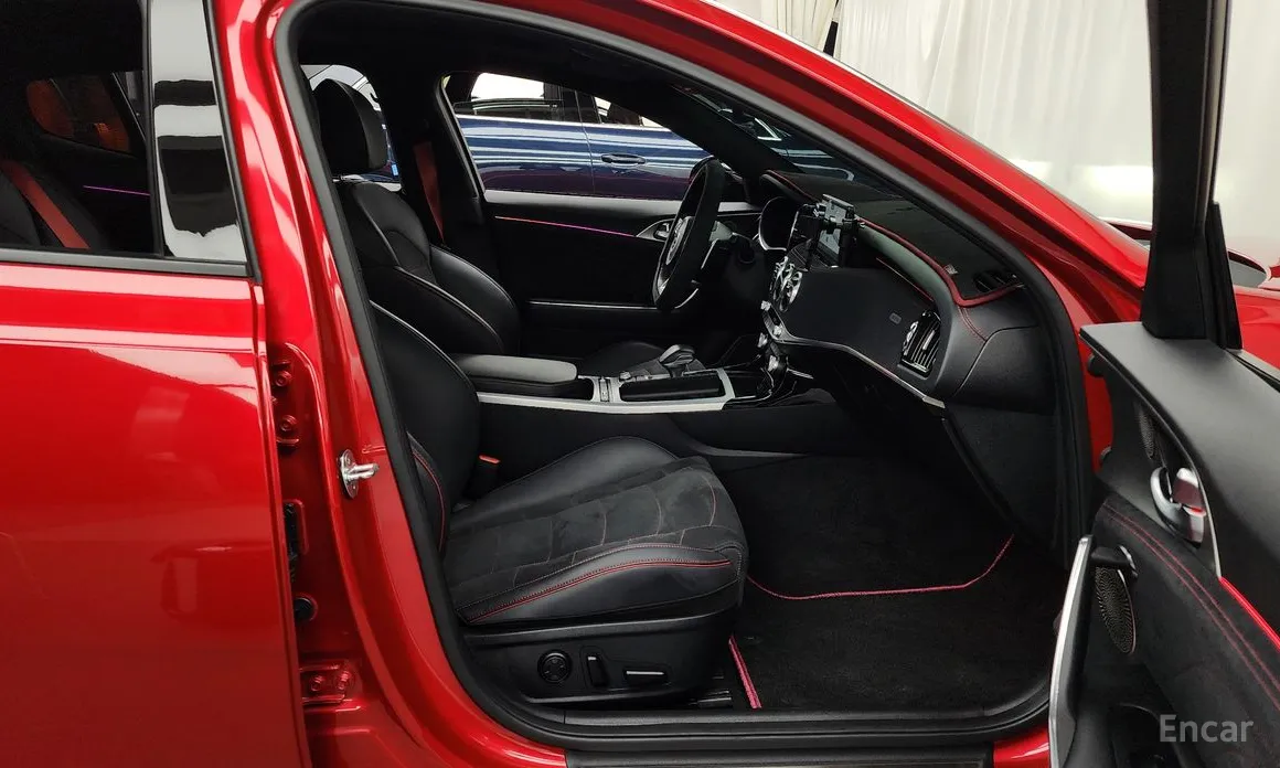 Фото 11 - Kia Stinger