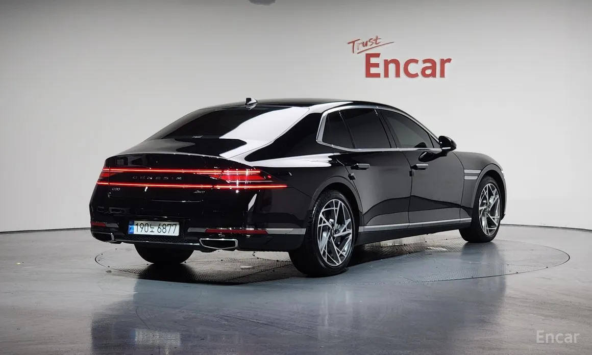 Фото 2 - Genesis G90