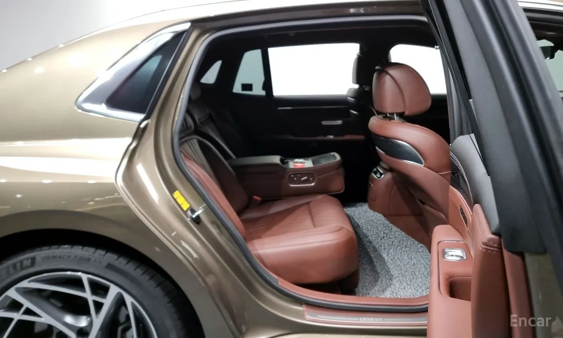 Фото 12 - Genesis G90