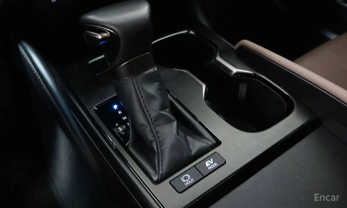 Фото 8 - Lexus ES