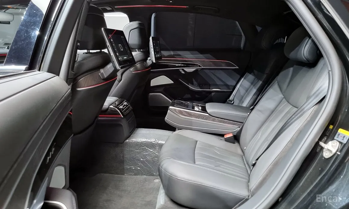 Фото 12 - Audi A8