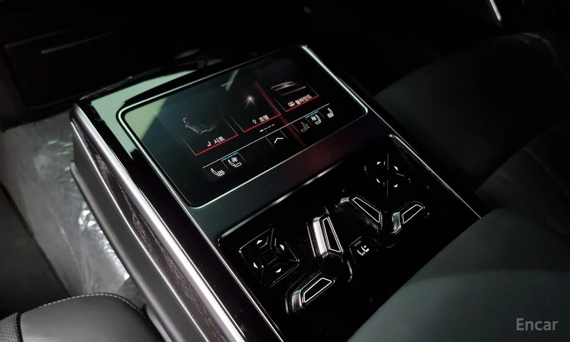 Фото 17 - Audi A8