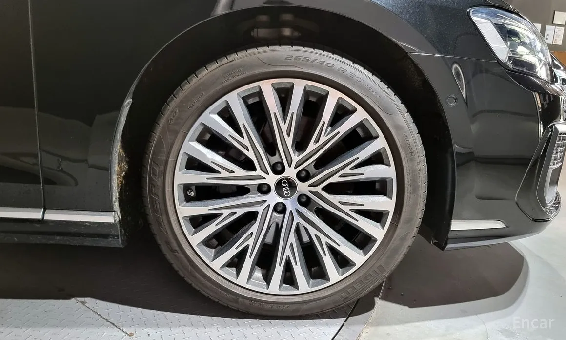 Фото 5 - Audi A8