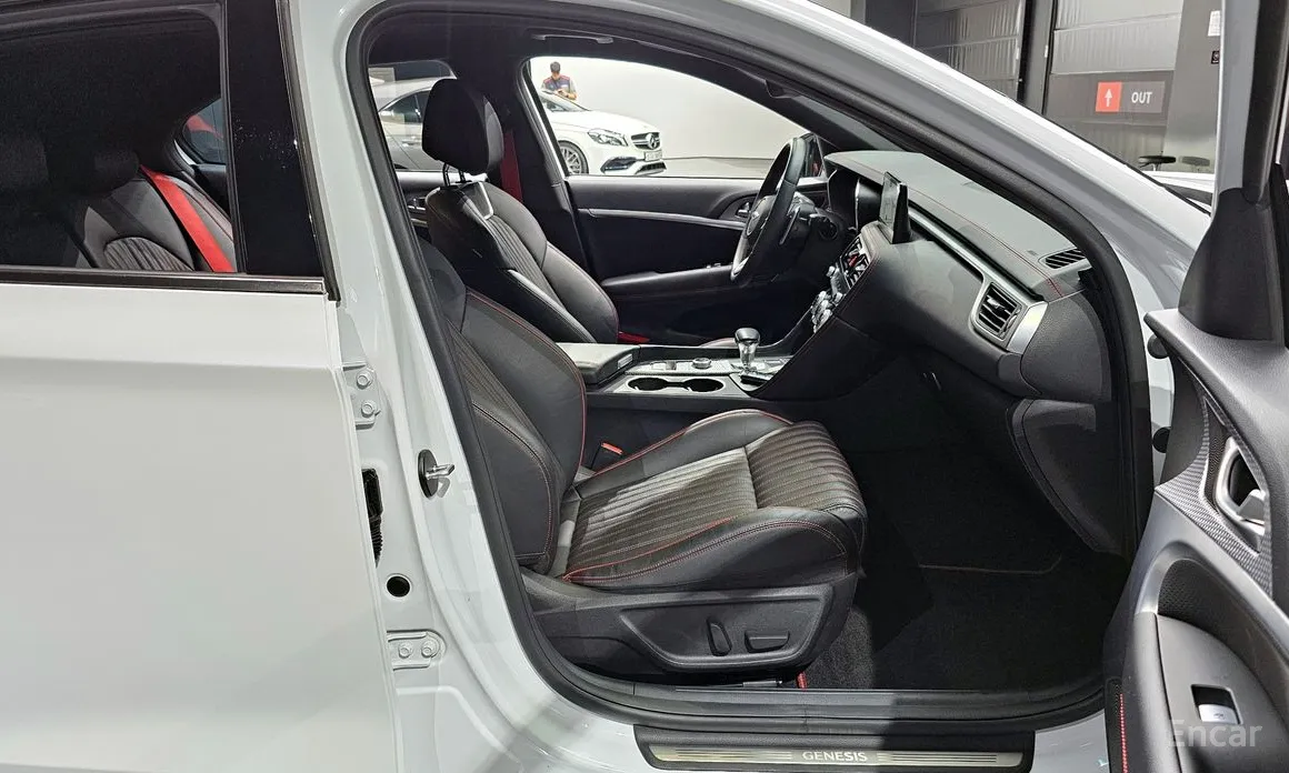 Фото 10 - Genesis G70