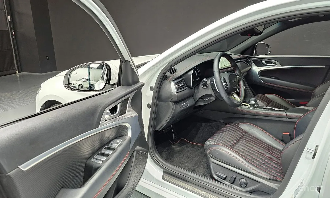 Фото 11 - Genesis G70