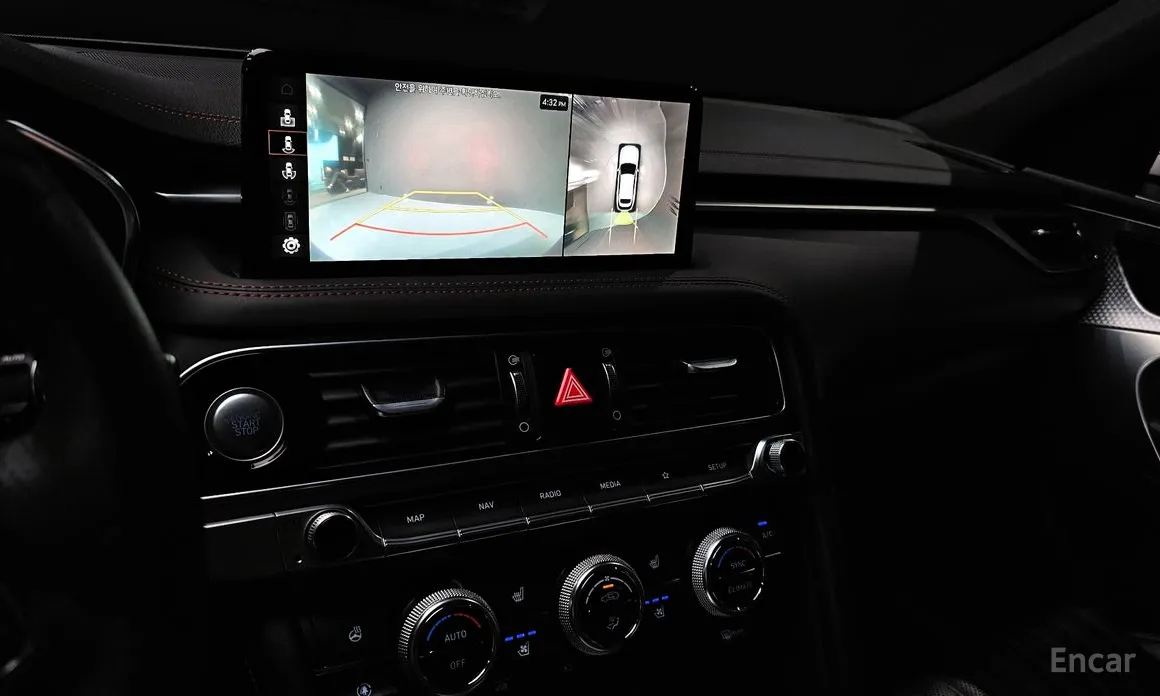 Фото 15 - Genesis G70