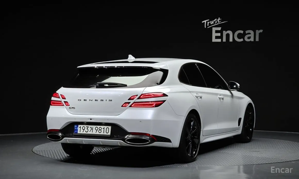 Фото 2 - Genesis G70