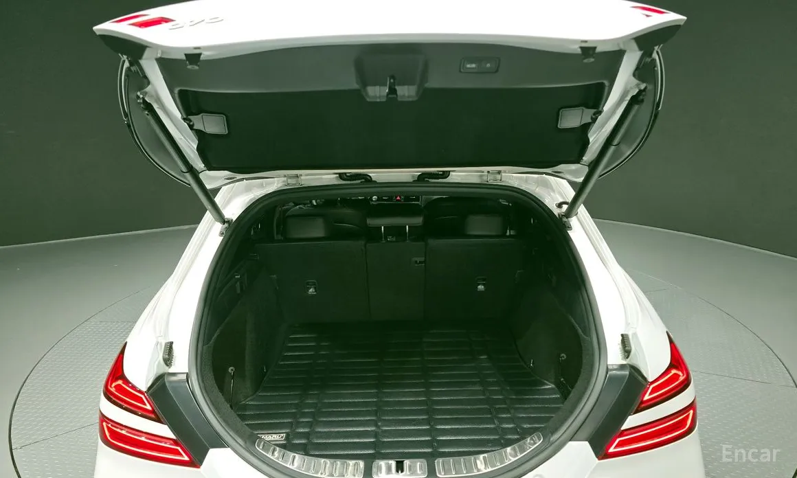 Фото 20 - Genesis G70