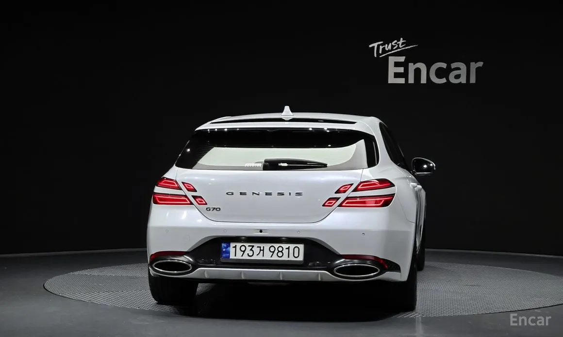 Фото 4 - Genesis G70