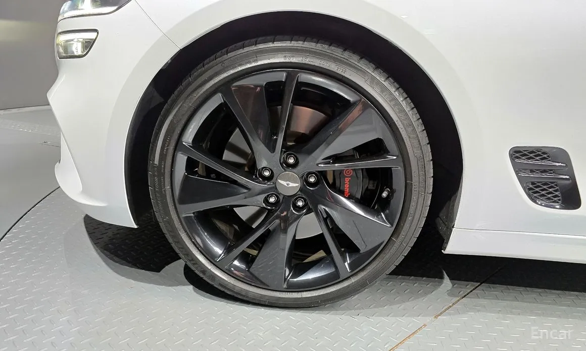 Фото 5 - Genesis G70