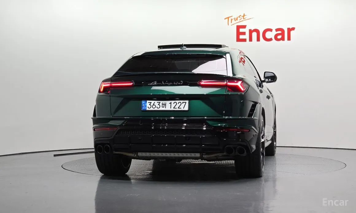 Фото 4 - Lamborghini Urus