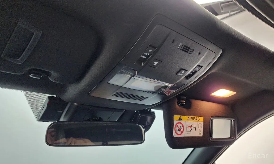 Фото 17 - Lexus UX