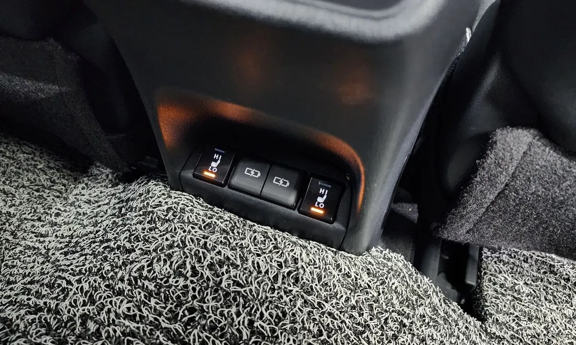 Фото 18 - Lexus UX