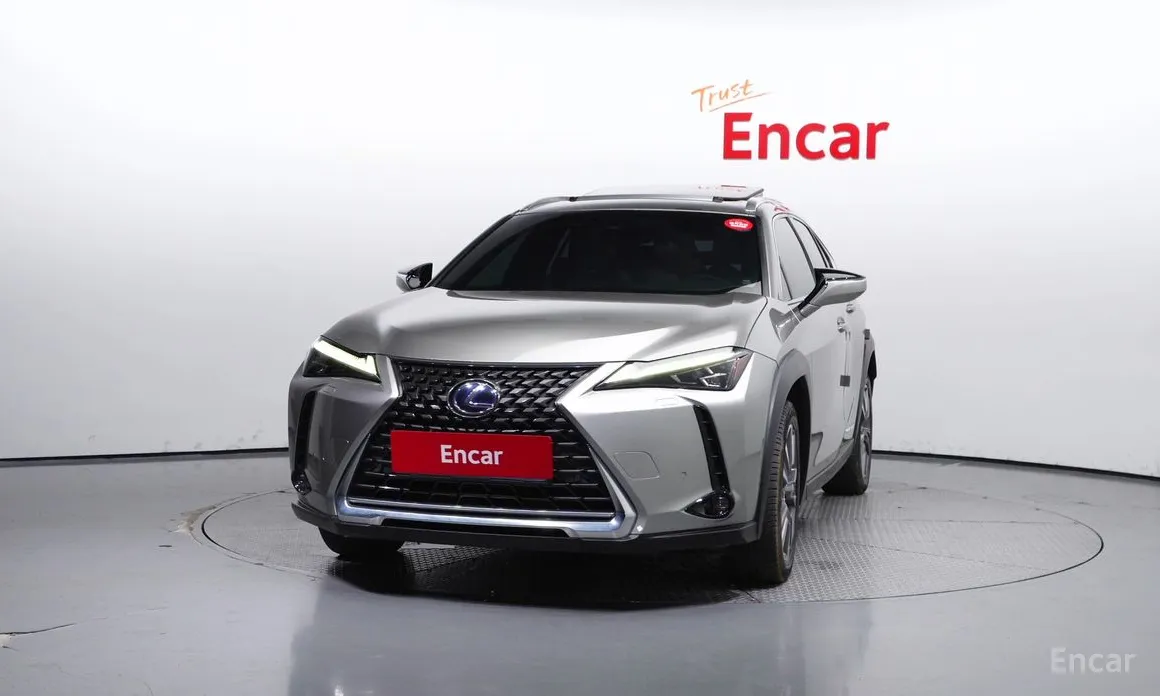 Фото 3 - Lexus UX