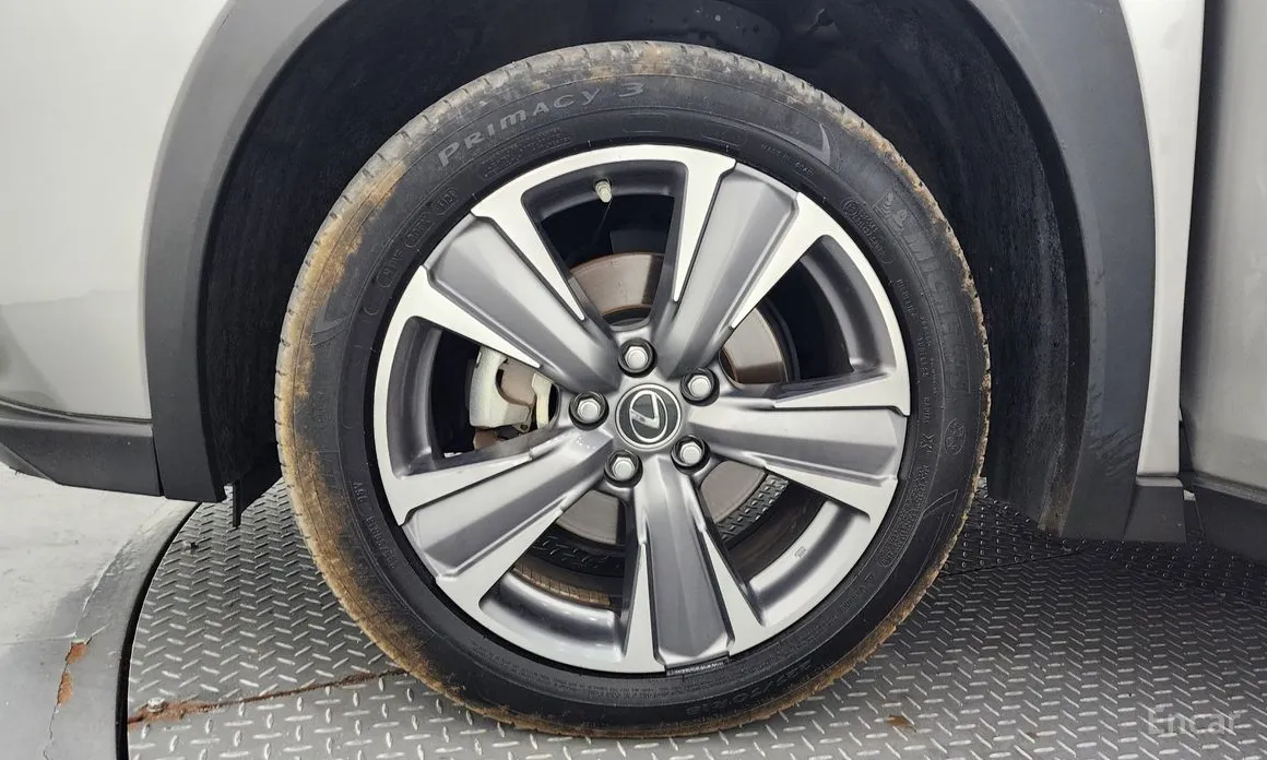 Фото 5 - Lexus UX