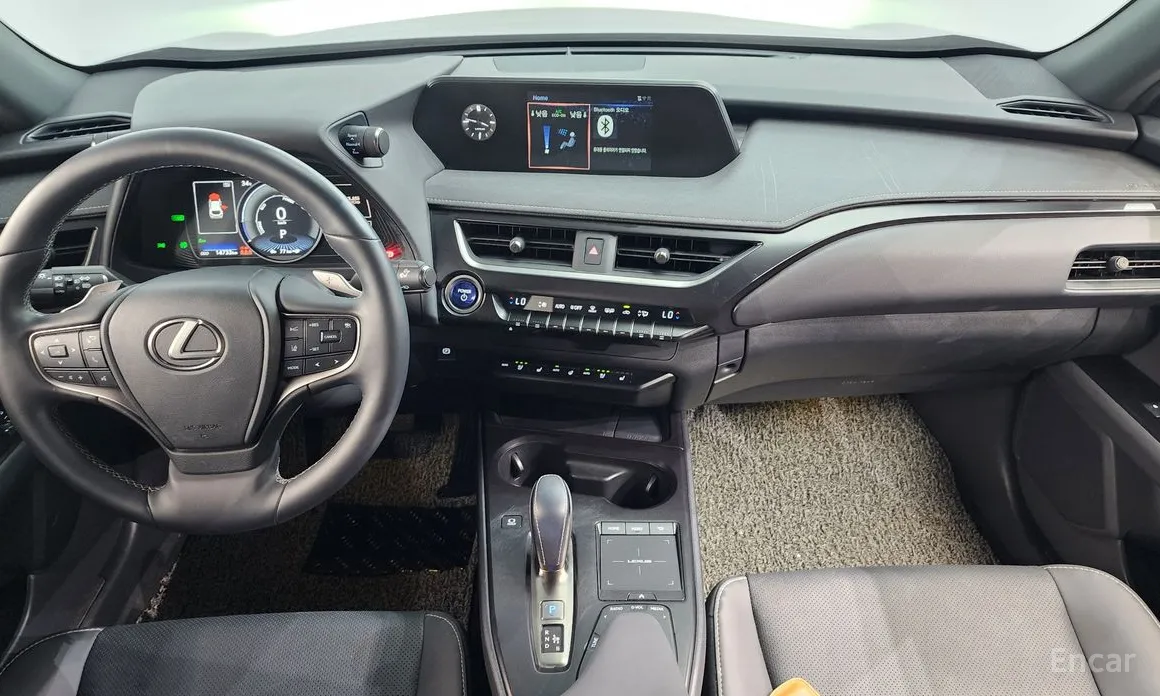 Фото 7 - Lexus UX